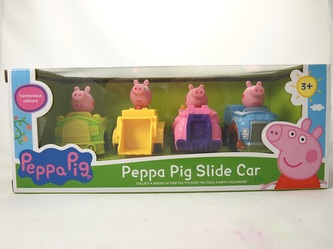 Figurki Peppa w pojeździe