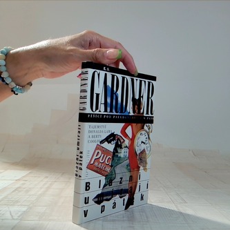 Blázni umírají v pátek