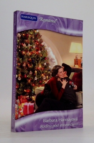 Rodina pod stromečkem