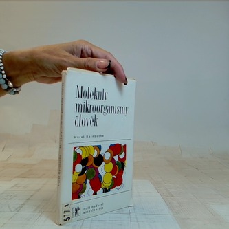 Molekuly, mikroorganismy, člověk