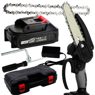 Akumulátorová řetězová pila