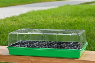 sadbovač plastový 55x29x16 cm s víkem