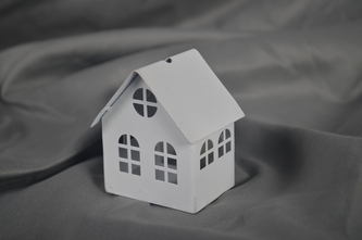 Kovový domeček na čajovou svíčku bílý 6x5x6 cm