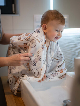 Bambusová zavinovací plena Digitisk - Letadla a autíčka 120 x120 cm