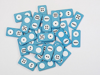 Domino- tm. modrý kámen, bílý puntík na barevném podkladu