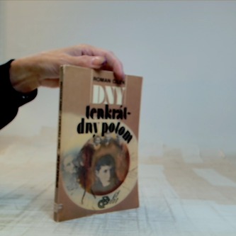 Dny tenkrát - dny potom: sedm příběhů o setkáních, rozchodech a hledání, o lidech jejichž životy poznamenala válka