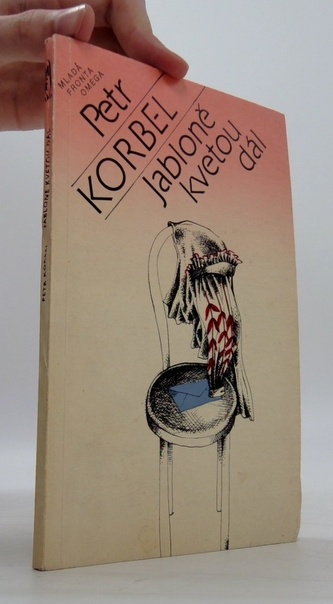 Jabloně kvetou dál