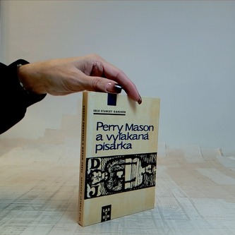Perry Mason a vyľakaná pisárka