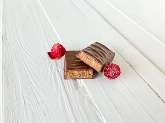 KetoMix Proteinová tyčinka s příchutí rumových pralinek v mléčné čokoládě 40 g