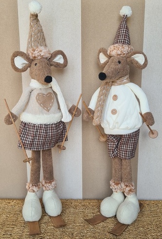 Pár plyšových myší na lyžích