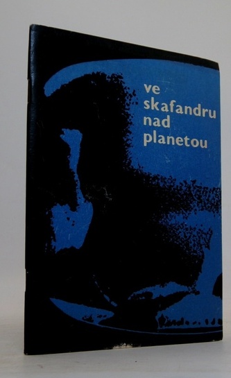 Ve skafandru nad planetou