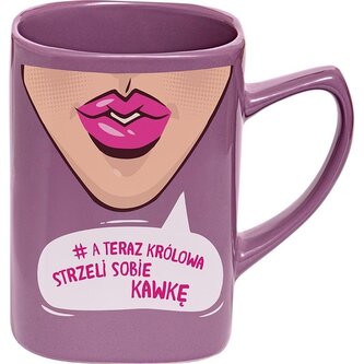 Kubek prezentowy - A teraz królowa strzeli sobie..