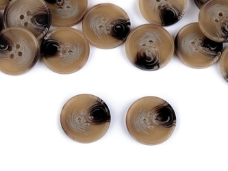 Knoflík velikost 28", 32", 40" - 50 ks - 6 (40") béžová