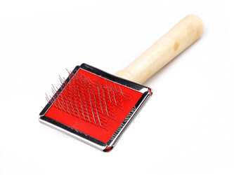 Rozčesávací kartáč / hřeben na macrame 4,5x6 cm - 1 ks - červená