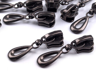 Jezdec ke kostěným zipům No 5 ozdobný - 50 ks - 1 nikl černý Jezdec ke kostěným zipům No 5 ozdobný - 50 ks - 1 nikl černý