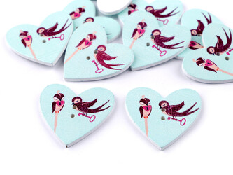 Dřevěný dekorační knoflík srdce - 30 ks - 3 mint