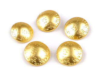 Kovový knoflík jemně tepaný velikost 24"; 30"; 38" - 5 ks - 6 (38") žluté zlato