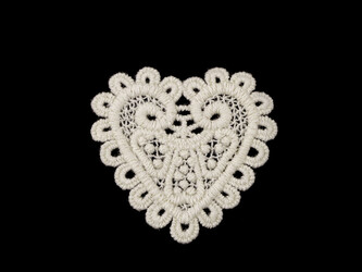 Textilní aplikace / nášivka krajkové srdce - 10 ks - režná světlá