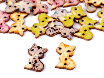 Dřevěný dekorační knoflík kočka - 50 ks - mix