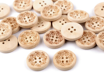 Dřevěný dekorační knoflík květ - 50 ks - přírodní sv.