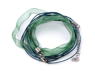 Víceřadá šňůrka s karabinkou z nerezové oceli délka 43 cm - 100 ks - 16 zelená tm.