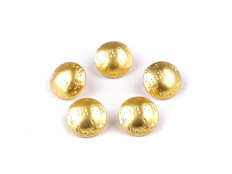 Kovový knoflík jemně tepaný velikost 24"; 30"; 38" - 5 ks - 4 (24") žluté zlato