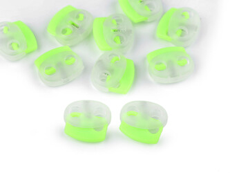 Brzdičky s dvěmi dírkami 17x19 mm - 50 ks - 2 zelená neon