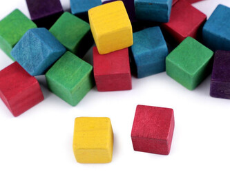 Dřevěné kostky 15x15 mm - 20 ks - 2 multikolor Dřevěné kostky 15x15 mm - 20 ks - 2 multikolor