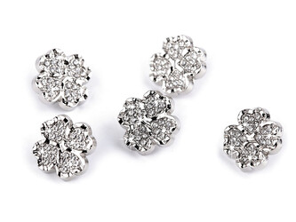 Kovový knoflík čtyřlístek s kamínky velikost 20" - 5 ks - stříbrná crystal