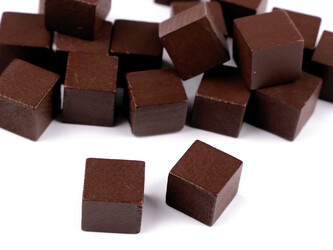 Dřevěné kostky 15x15 mm - 20 ks - 3 hnědá tmavá