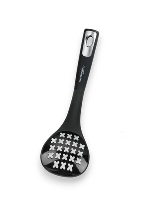 Cedníková naběračka s ergonomickou rukojetí