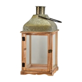 Dřevěná lucerna v přírodním odstínu hnědé s kovovou střechou