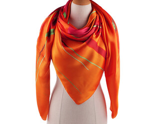 Velký saténový šátek s květy 130x135 cm - 1 ks - 25 oranžová