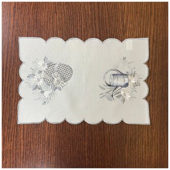 Velikonoční dekorační ozdobný ubrousek SPRING I. 30x45 cm šedá výšivka Mybesthome