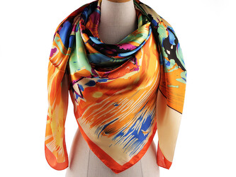 Velký saténový šátek s květy 130x135 cm - 1 ks - 24 oranžová