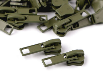 Jezdec ke kostěným zipům No 5 - 50 ks - 263 zelená khaki