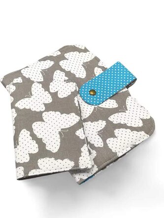 Sada plenkovníku / pouzdra na pleny a obalu na očkovací a zdravotní průkaz dítěte - Šedí motýli s modrou