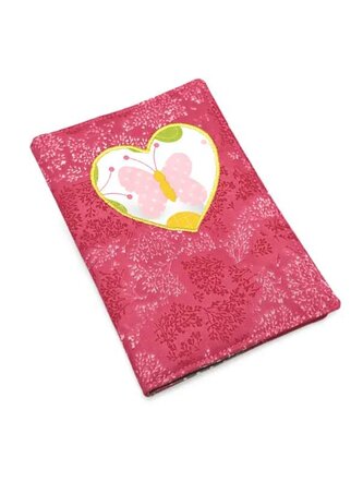 Obal na očkovací a zdravotní průkaz dítěte - Srdce a růžový motýl