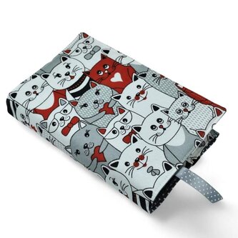 Nastavitelný obal na knihu v různých velikostech -  Červené kočky v kině - velikost M