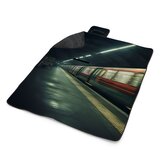 Plážová deka Metro v tmavé stanici: 200x140 cm