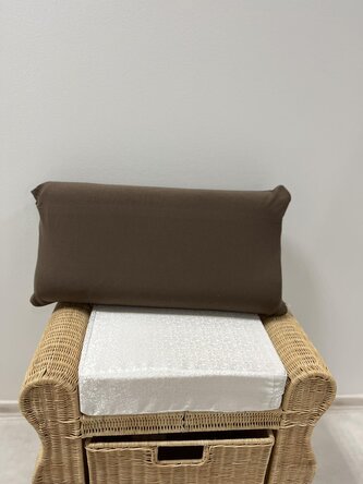 B.E.S. - Petrovice, s.r.o. Povlak Jersey na anatomický polštář, uzavírání na zip - tm. hnědá Rozměr: 30 x 50