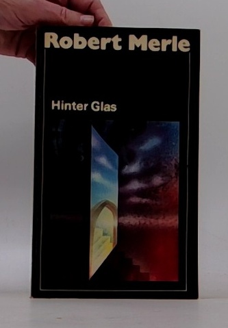 Hinter Glas