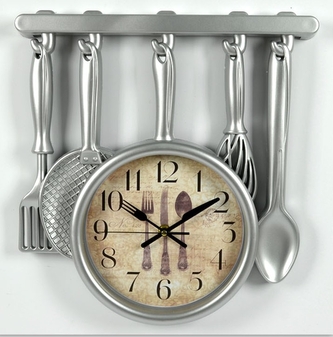 DUE ESSE, Nástěnné retro hodiny kuch. náčiní, barva stříbrná