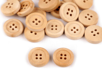 Dřevěný knoflík čtyřdírkový velikost 24" - 20 ks - 2 přírodní sv.