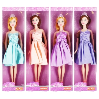 Panenka v šatech s korunkou