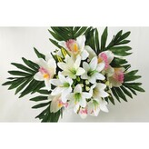 Kytice lilie s palmovým listem, bílo-růžová  H360 bílo-růžová