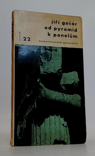 Od pyramid k panelům