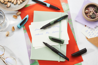 Kuličkové pero - STABILO Flow - 16 ks displej - mix 3 různých barev