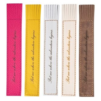 Kožená záložka se střapci Put me where the adventure begins