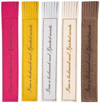 Kožená záložka se střapci I Am a Bookmark and I protect secrets